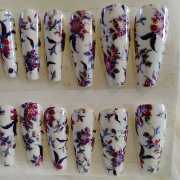 Beautiful White Floral Press On Nails with Matching Earrings Unique 20 set - Picture 2 of 6